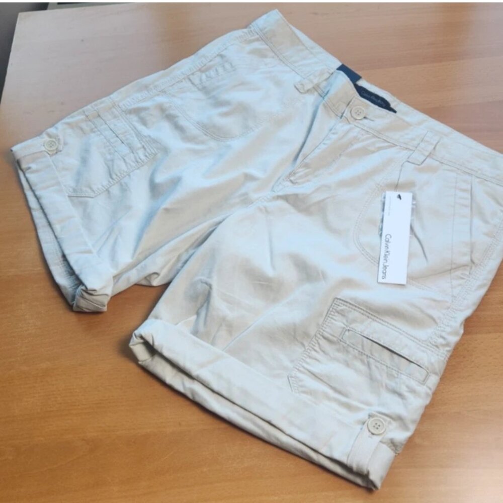Calvin Klein NWT Women's Beige Cuffed Shorts Size 14 High Rise